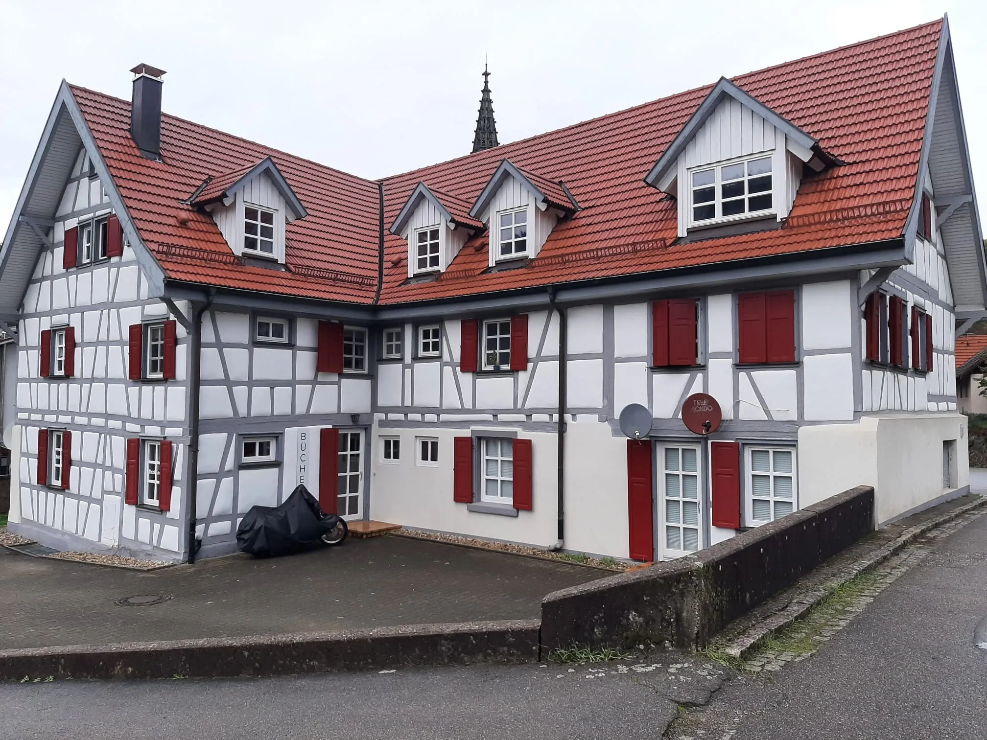 Fachwerkhaus Fassade, komplett saniert